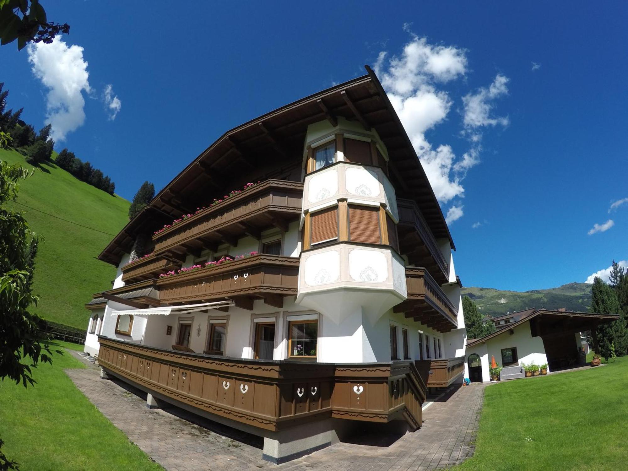 Gaestehaus Alpenland Тукс Екстериор снимка