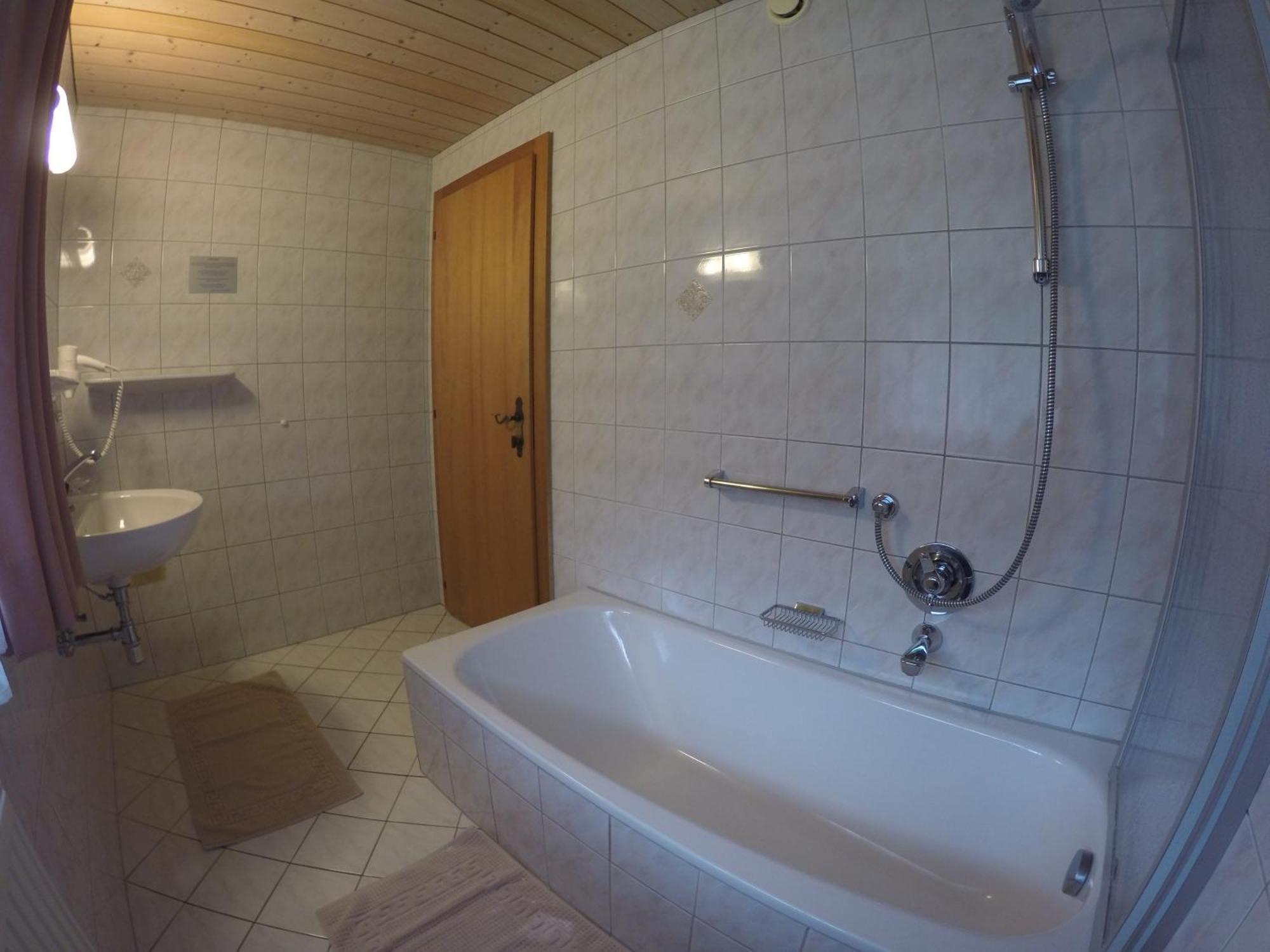 Gaestehaus Alpenland Тукс Стая снимка