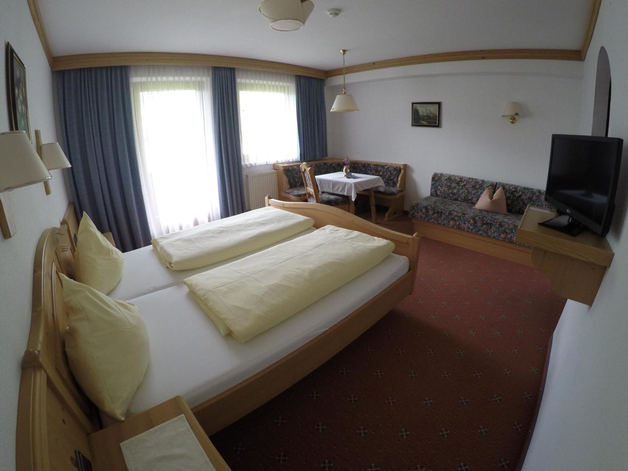 Gaestehaus Alpenland Тукс Стая снимка