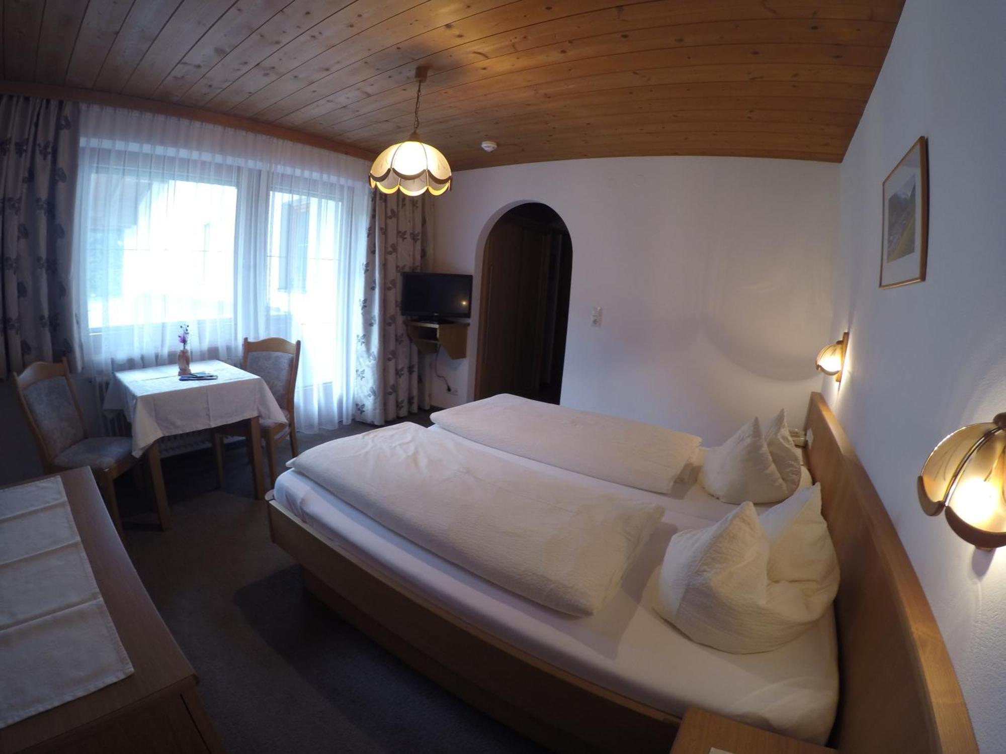 Gaestehaus Alpenland Тукс Стая снимка
