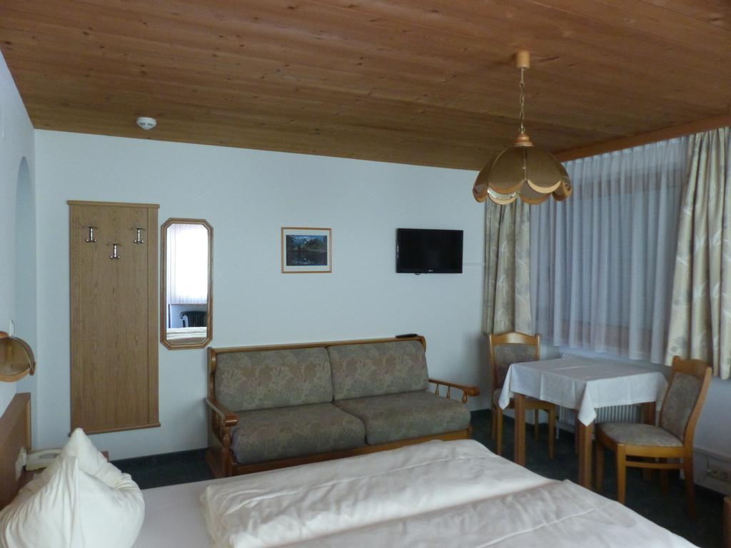 Gaestehaus Alpenland Тукс Стая снимка
