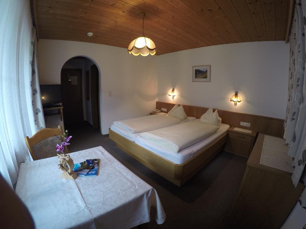 Gaestehaus Alpenland Тукс Екстериор снимка