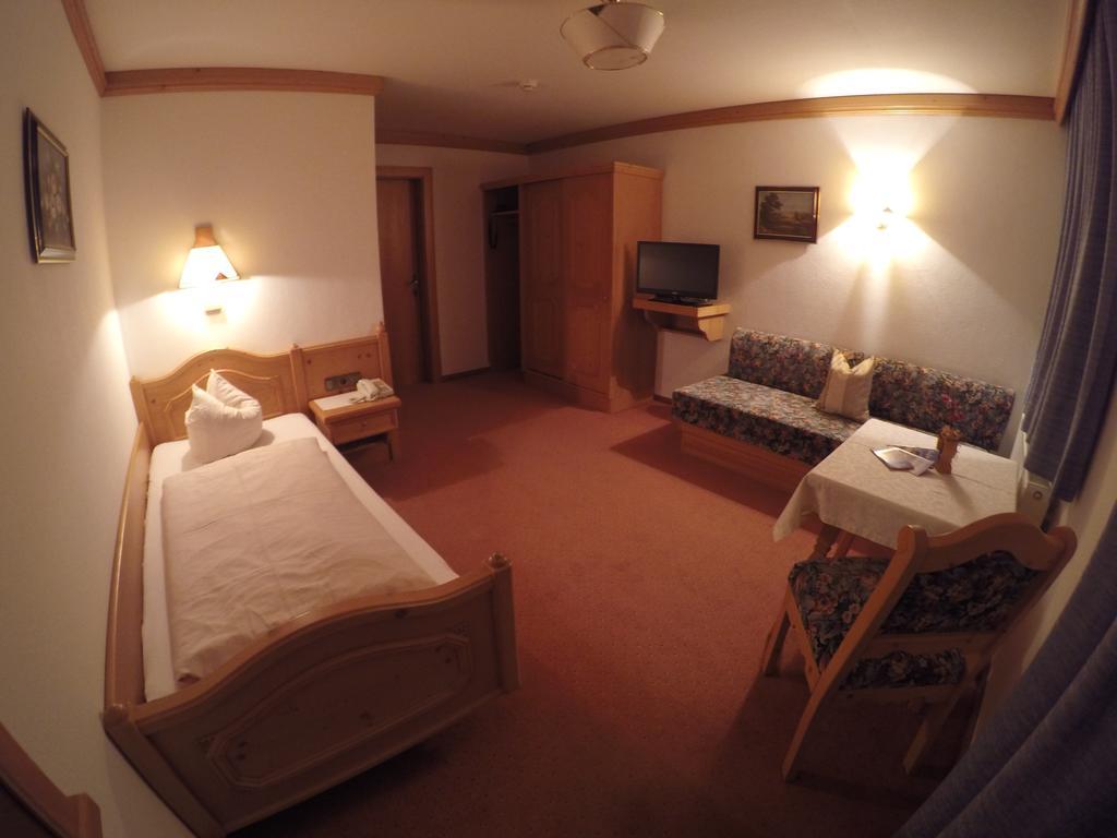 Gaestehaus Alpenland Тукс Екстериор снимка