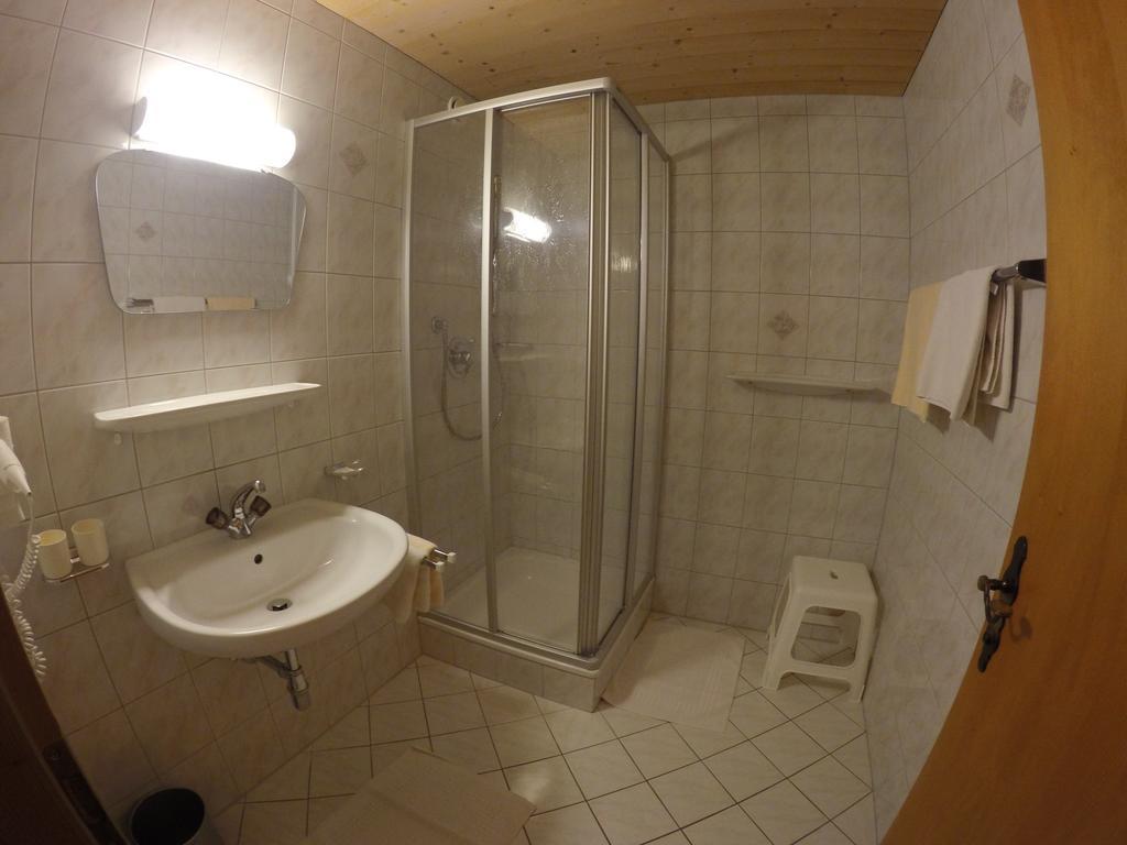 Gaestehaus Alpenland Тукс Стая снимка